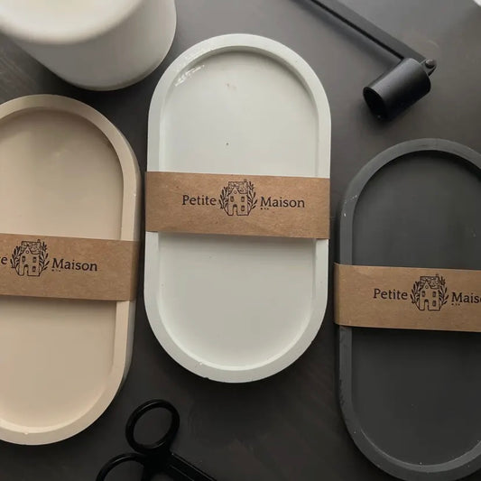 Oval decorative tray