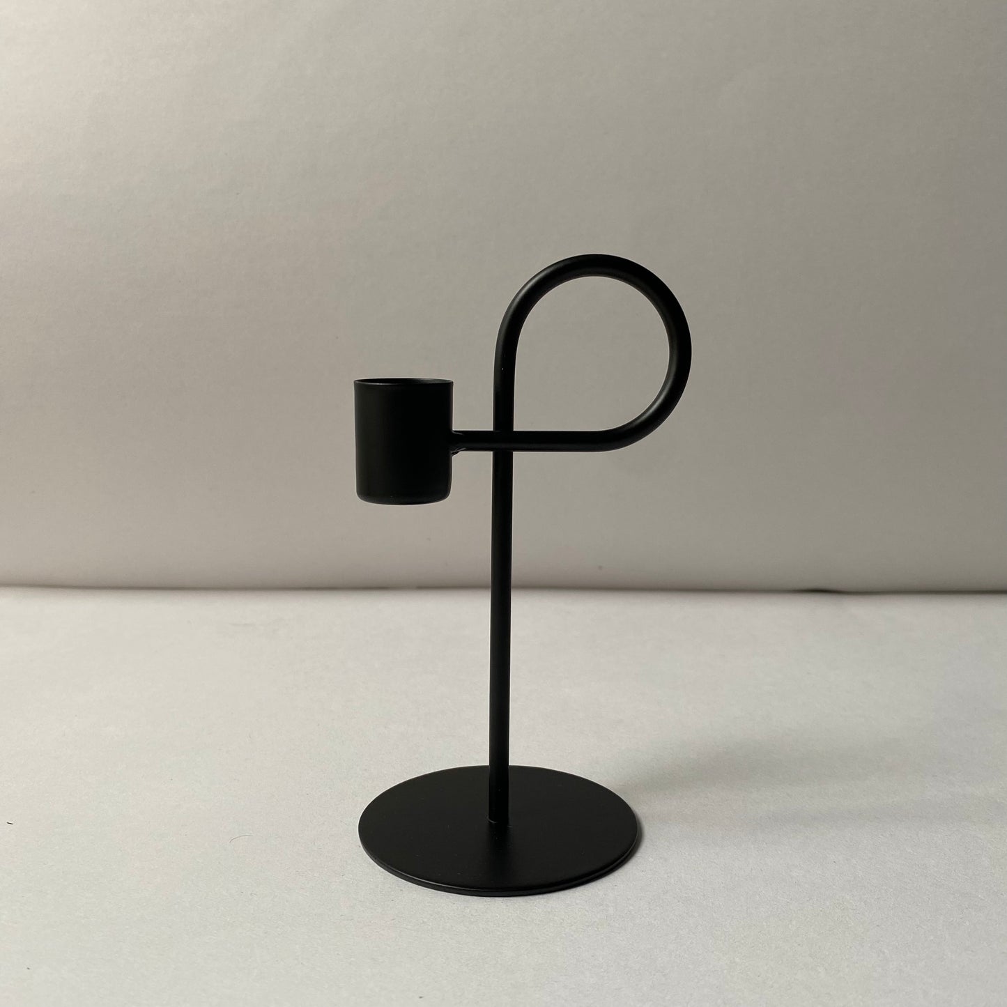 Boucle candle holder